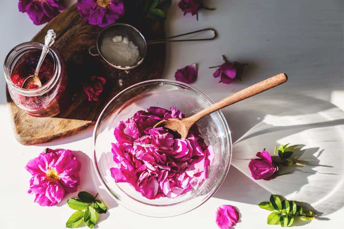 YOUR GUIDE TO COOKING WITH ROSES AND OTHER EDIBLE FLOWERS